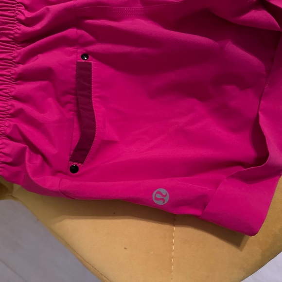Lululemon spring breakaway shorts in magenta size 4 - Picture 4 of 8